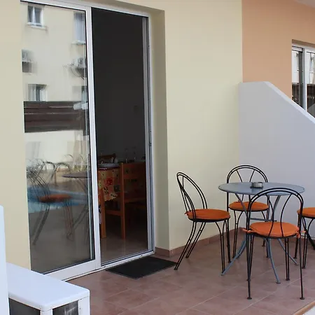 Diana Townhouse 2 *