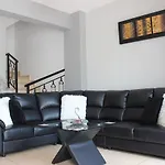 Diana Townhouse 2 公寓