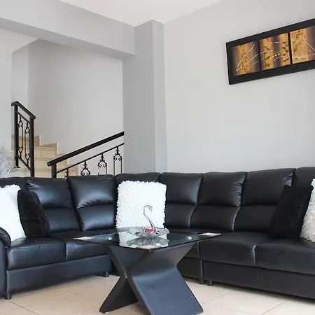 Diana Townhouse 2 公寓