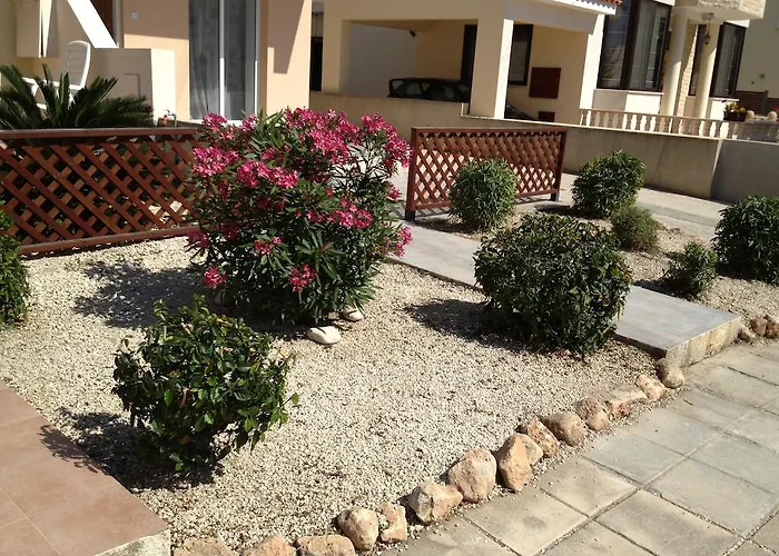 Diana Townhouse 2 파포스